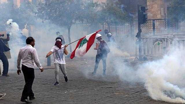 احتجاجات في لبنان على شح المحروقات وتردي الأوضاع المعيشية