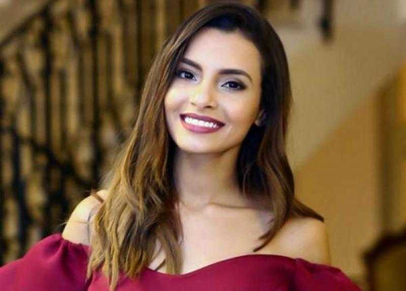 بدون مكياج.. كارمن سليمان تخطف الأنظار بإطلالة هادئة