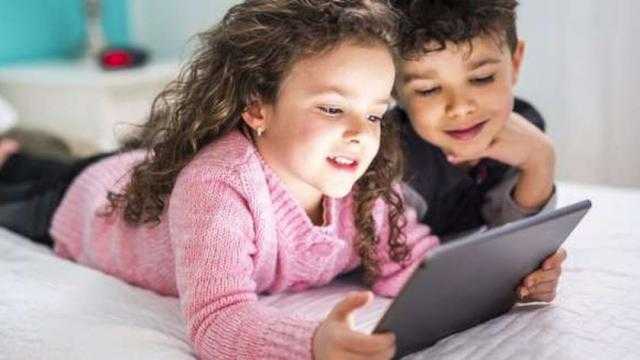 تعملها إزاى.. هكذا يمكنك حماية أطفالك ومراقبة استخدامهم للإنترنت