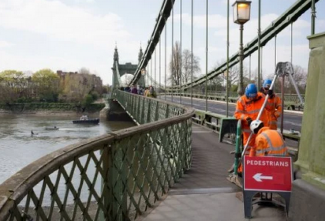 جسر هامرسميث العملاق 