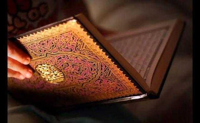 حكم وضع اليد على المصحف أثناء القسم