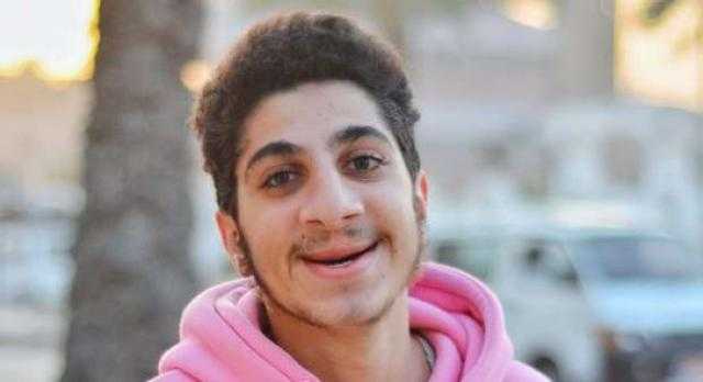 أستاذ جراحة تجميل يتعهد بمساعدة ضحية التنمر بجامعة كفر الشيخ.. فيديو