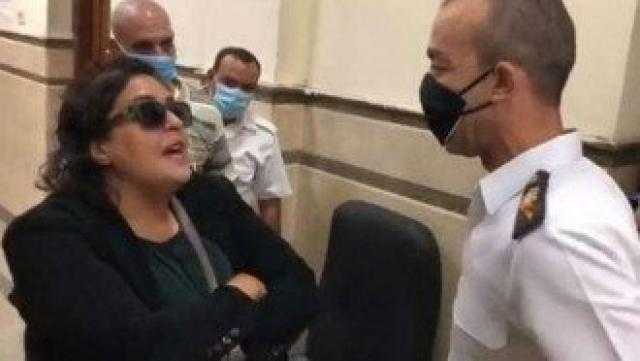محامي بالنقض : « سيدة المحكمة » مهددة بالحبس عامين لاعتدائها على الضابط.. فيديو