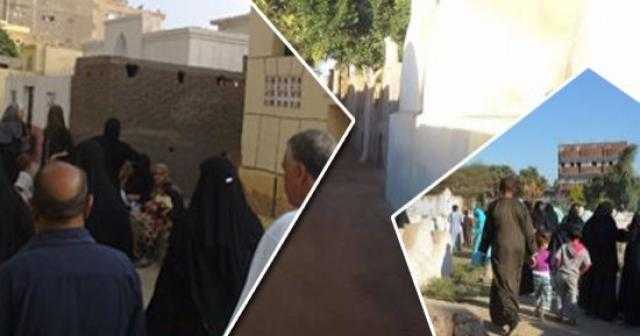 حكم قراءة القرآن على المقابر والجلوس عليها.. الإفتاء توضح