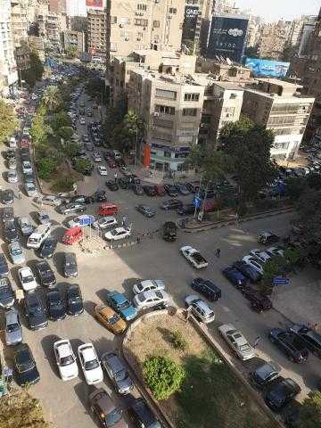 سكان ميدان المطرية يستغيثون من فوضى المرور بمدخل شارع الكابلات