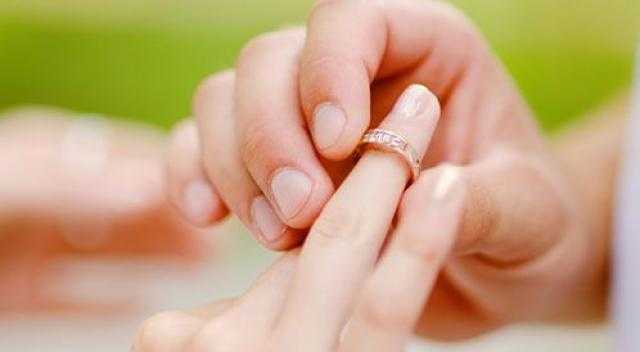حكم الحصول على قرض للزواج.. الإفتاء تجيب