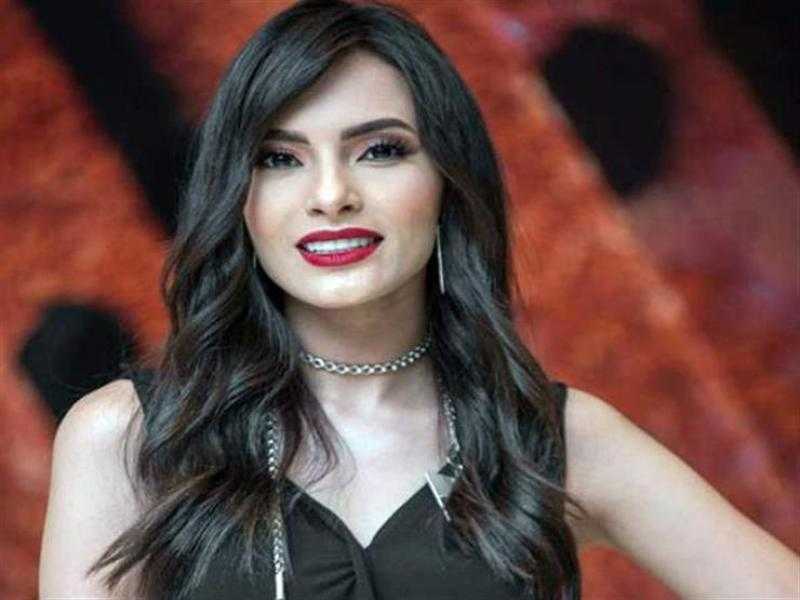 بالأبيض الأنيق.. كارمن سليمان تتألق في أحدث ظهور