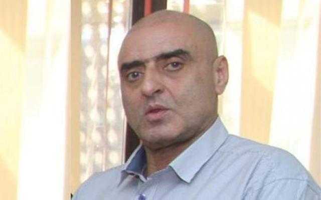 رد قوي من أمير عزمي مجاهد على شماتة ”الإرهابية” في وفاة والده.. فيديو 