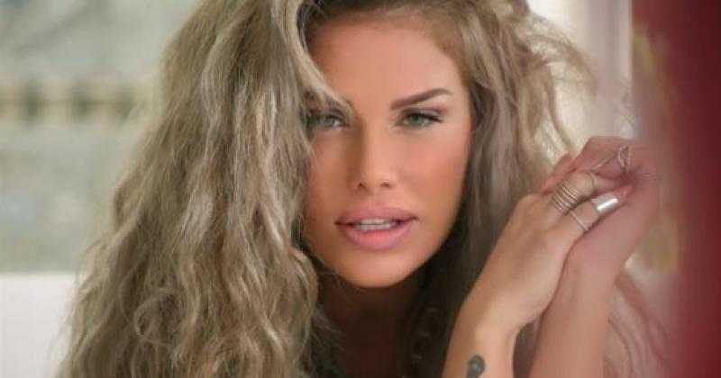 بدون ماكياج.. نيكول سابا تخطف الأنظار بجمالها