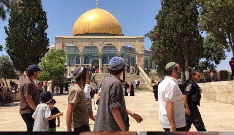مصادر فلسطينية: عشرات المستوطنين يقتحمون المسجد الأقصى