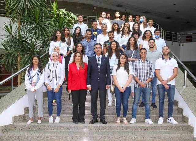 رئيس البريد يستقبل وفد شبابى من الدارسين بالخارج ويطلعهم علي تطور البريد المصري