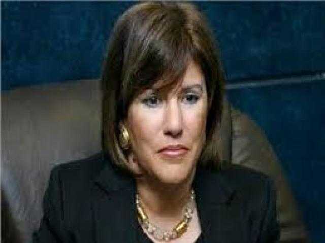 هدى جمال عبد الناصر تكشف سبب عدم حضور والدها فرح شقيقته.. فيديو