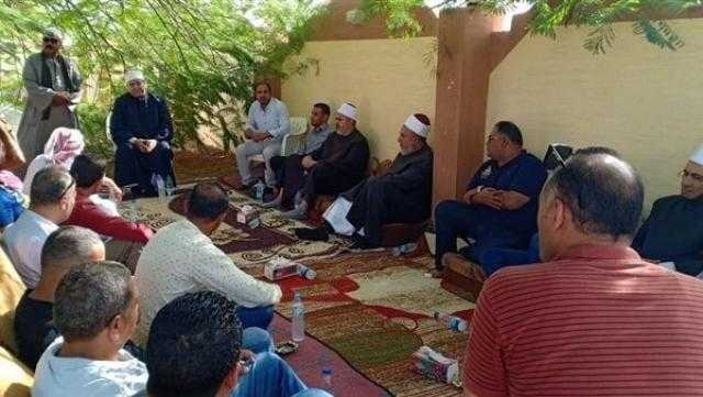 وفد مجمع البحوث الإسلامية ينهي خصومة بين عائلتين بالعامرية