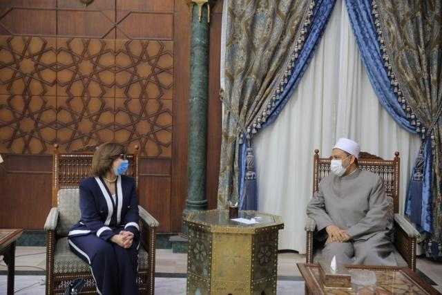 شيخ الأزهر لسفيرة مصر في طشقند: أوزباكستان تستمد هويتها وقوتها من التراث الإسلامي