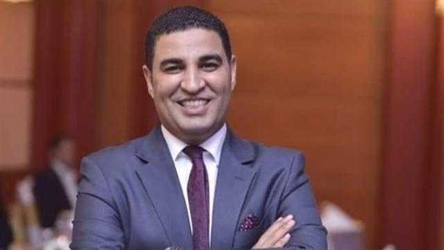 مصطفى ثابت: حجب حسابات ترامب على ”التواصل الاجتماعي” واقعة تاريخية.. فيديو