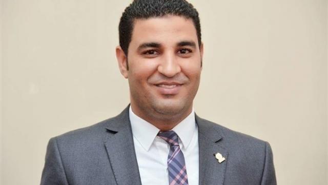 مصطفى ثابت