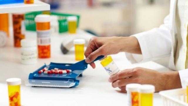 «صيدليات السوشيال ميديا».. «البرلمان» يحذر من الأدوية المغشوشة