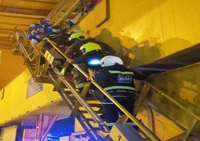 شرطة دبي تنقذ سائق رافعة أصيب بنوبة قلبية على علو 65 مترا