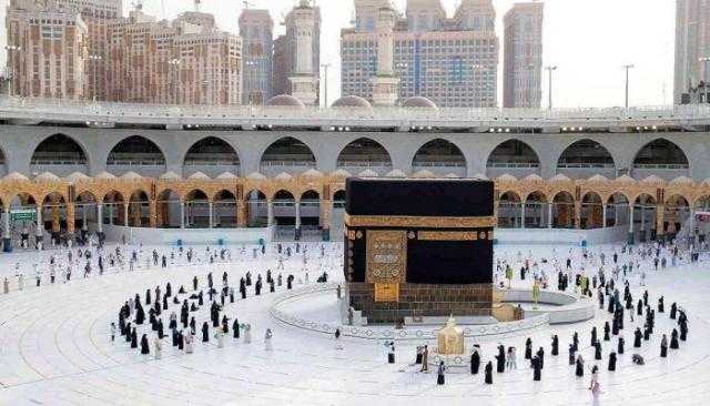 تعقيم أرضيات وساحات المسجد النبوي 10 مرات يومياً حفاظاً على سلامة المصلين