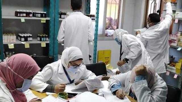 قافلة طبية توقع الكشف الطبى على 320 حالة بمستشفى سفاجا المركزى