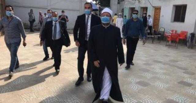 وزير الأوقاف يدلى بصوته في انتخابات مجلس النواب بالمنيل