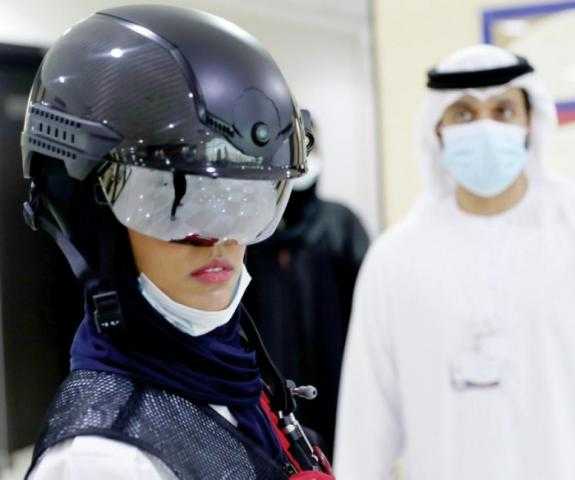 أربعة سعوديين يستعرضون اختراعهم لخوذة ذكية تخدم مرضى الشلل التام