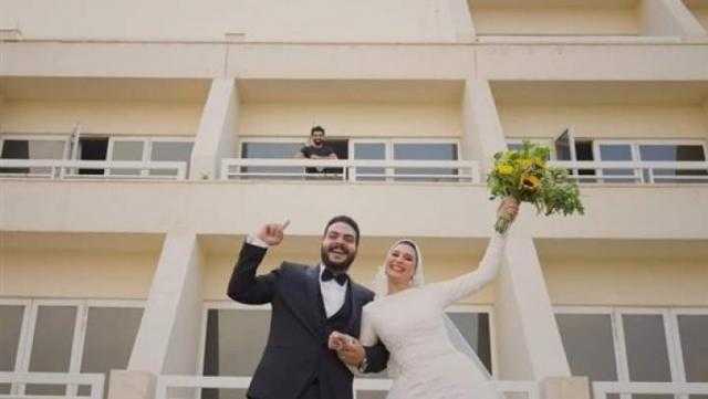 تفاصيل تصوير «فوتوسيشن» العروسين مع محمد صلاح داخل فندق العزل