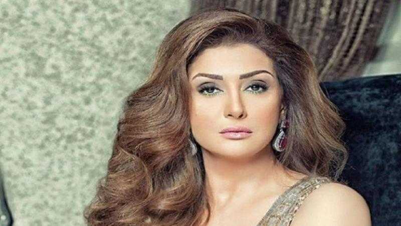 شاهد.. غادة عبدالرازق تتألق بالأسود في باريس