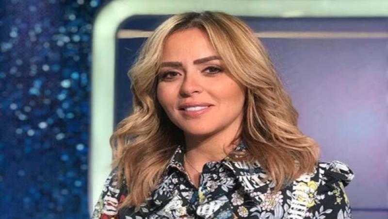 زوجة أحمد السقا تستعرض أناقتها بإطلالة كلاسيك