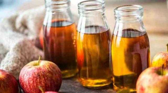 فوائد وأضرار خل التفاح على البشرة والمعدة