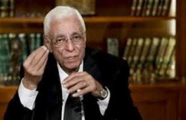 حسام موافي يكشف أسباب ظهور بقع حمراء تحت الجلد في اليد .. فيديو