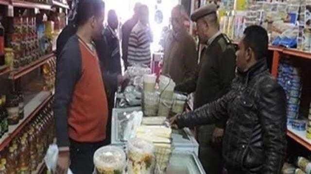 ضبط 1400 قطعة سلع غذائية منتهية الصلاحية بالفيوم