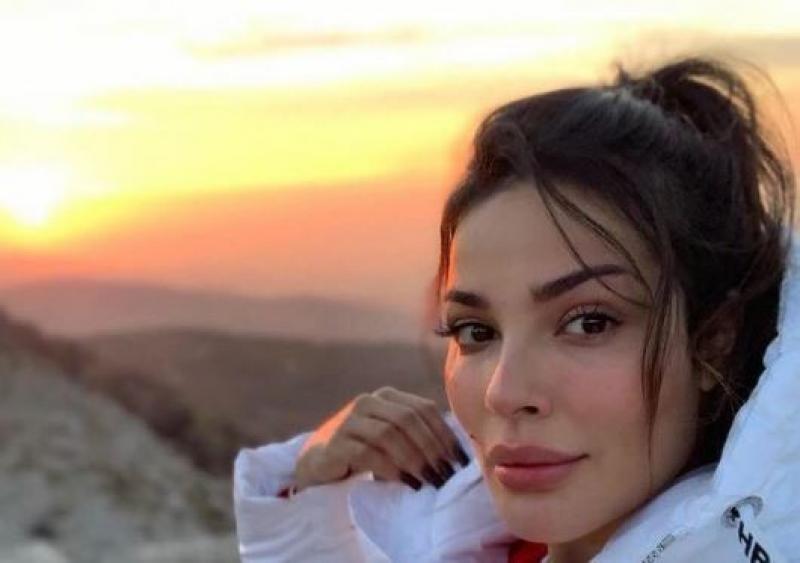 نادين نجيم تتألق في أحدث ظهور من المطار