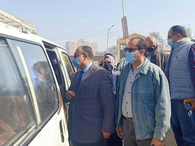 محافظ أسيوط يشدد على تطبيق الإجراءات الاحترازية وإرتداء الكمامات بوسائل النقل
