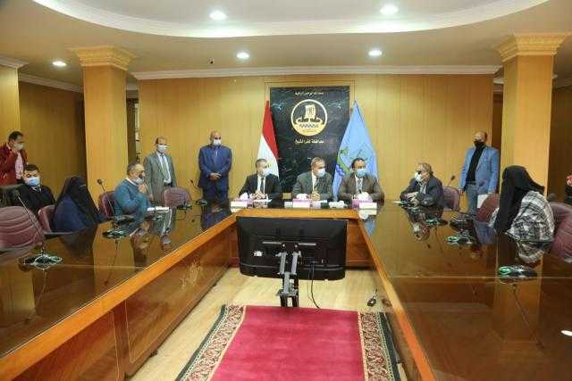 محافظ كفر الشيخ يستقبل زوجات الصيادين المفرج عنهم بليبيا.. صور