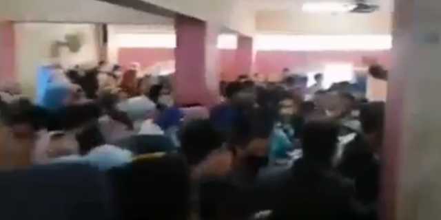 رغم جائحة كورونا.. مُدرسة فيزياء تجمع الطلاب في سنتر تعليمي بالغربية