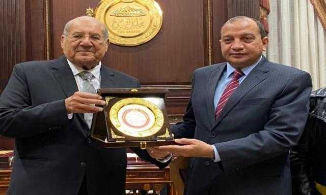 رئيس جامعة بنى سويف يهنئ عبد الرازق برئاسة الغرفة التشريعية الثانية