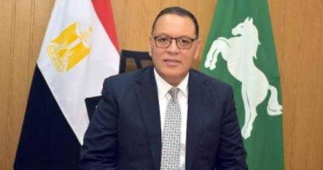 محافظ الشرقية يتابع أعمال تغطية ورصف خليج أبو حاكم