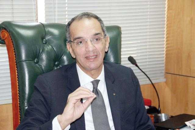 وزير الاتصالات يستعرض خطة التوسع فى إنشاء الأبراج لرفع كفاءة خدمات المحمول