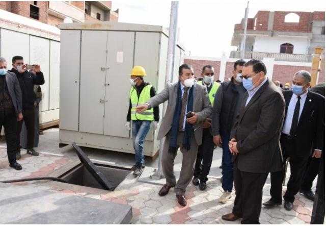 محافظ الشرقية يتفقد مشروع إنشاء شبكة انحدار ومحطة صرف صحي بالزقازيق