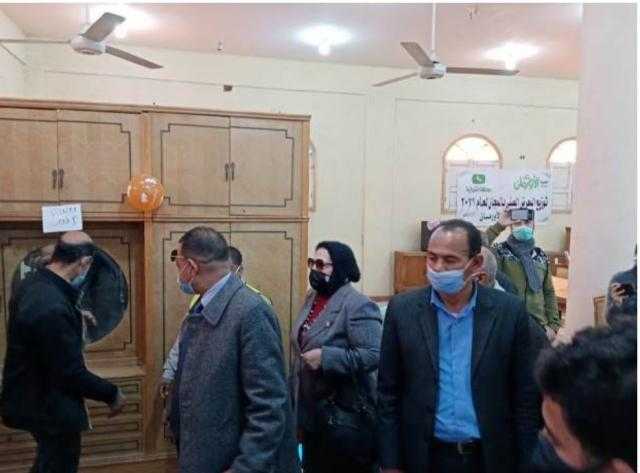 تنظيم معرض للأثاث المنزلى بالمجان وتوزيع ملابس على الأسر الفقيرة بالشرقية