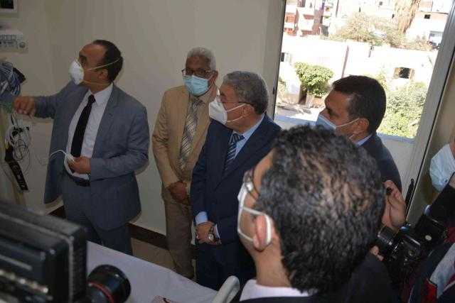 محافظ المنيا يعلن تزويد مستشفى الحميات بأجهزة طبية لدعم العناية المركزة بالعزل