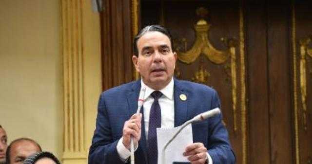 عضو بـ”النواب” يطالب بإطلاع المجلس على كشف رواتب المستشارين في الوزارات