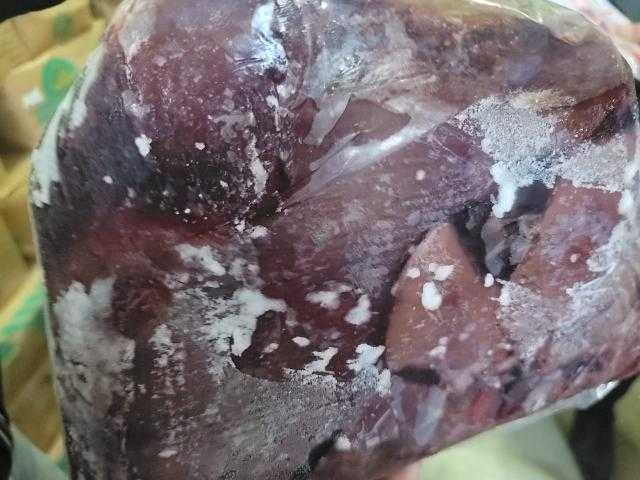 ضبط 20 طن أغذية فاسدة قبل توزيعها على المواطنين بأسيوط (صور)