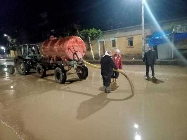  رفع مياه الأمطار من شوارع كفر الشيخ ليلاً