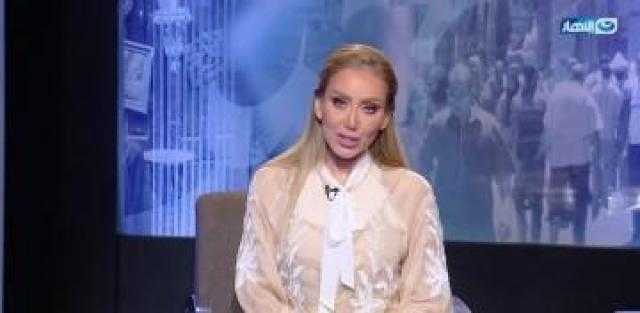 شوف جدعنة المصريين بعد استغاثة سيدة لإنقاذ نجلها من ”سجون الغربة”.. فيديو