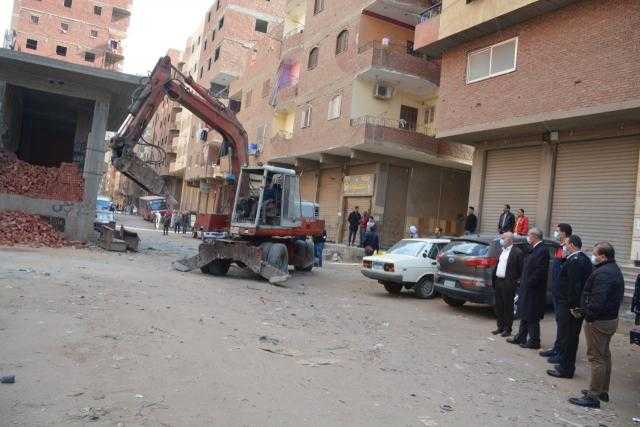 محافظ القليوبية يشهد إزالة مبنى مخالف بدون ترخيص بحي شرق شبرا الخيمة