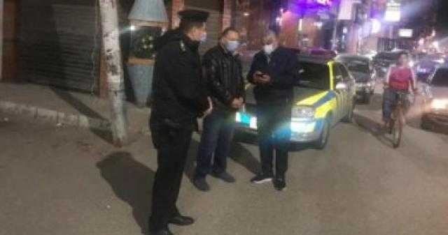 محافظ الشرقية يقود حملة ليلية لضبط التكاتك المخالفة والتصدى لنباشى القمامة