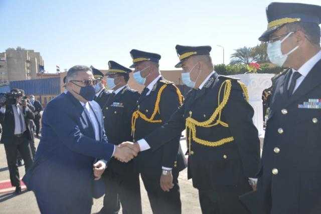 محافظ البحر الأحمر يضع إكليل الزهور على النصب التذكارى لشهداء الشرطة