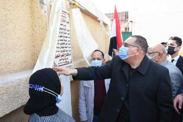 محافظ الشرقية يفتتح ملعب كرة قدم بمركز شباب ميت العز بفاقوس